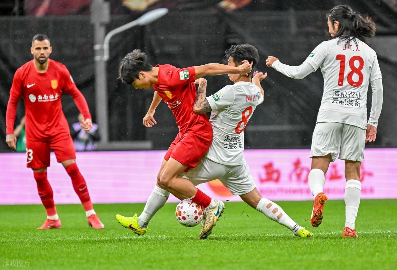 米兰体育官方网站-辽宁铁人后,又一争冠队倒下,球迷:不愧是河南队,专治各种不服